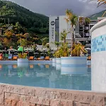 Select Hill Hotel 4*