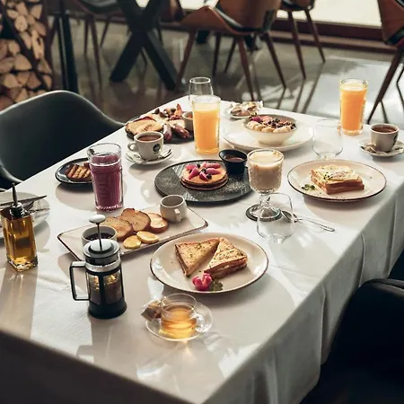 Select Hill Szálloda 4*