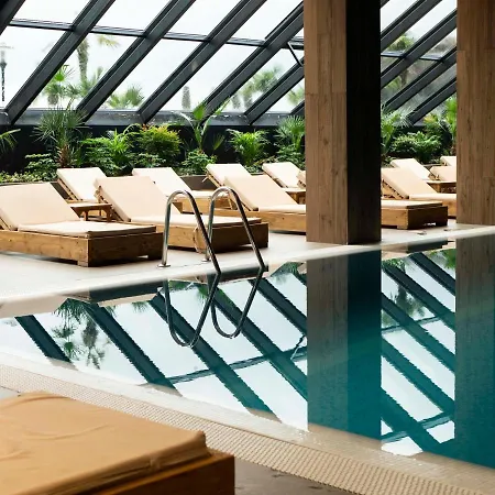 Select Hill Szálloda 4*