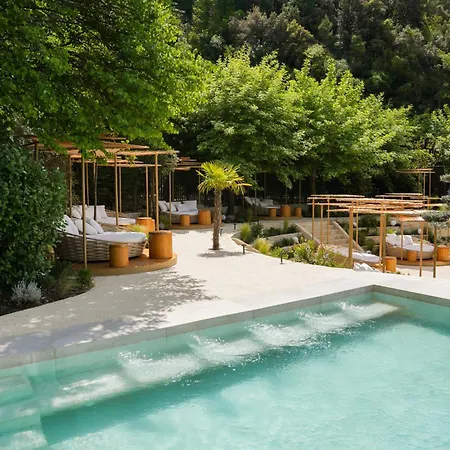 Select Hill Szálloda 4*