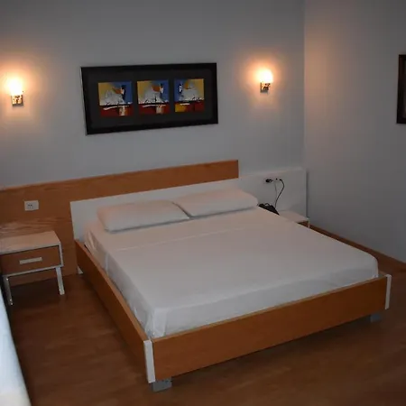 Szálloda Select Hill Linzë