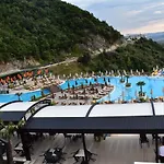 Select Hill 4*