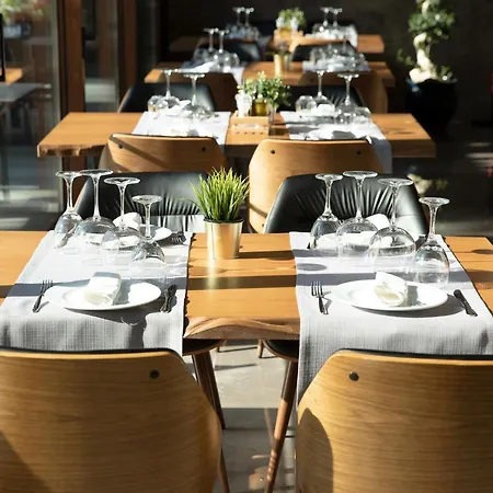 Select Hill Hotel Linze