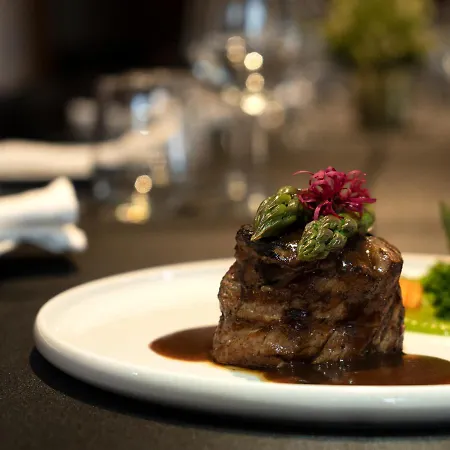 Select Hill Hotel 4*