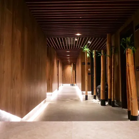 Select Hill Hotel 3*
