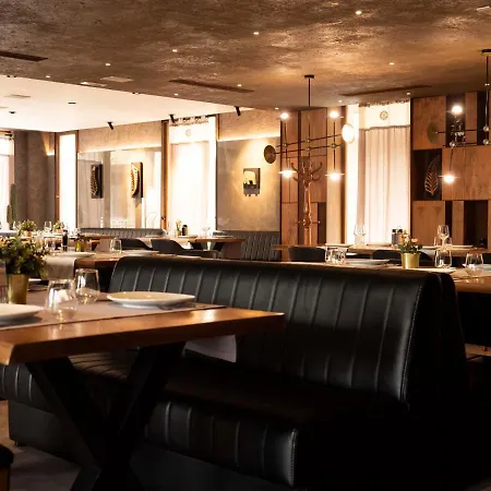 Select Hill Hotel Linze