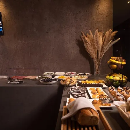 Select Hill Hotel 4*