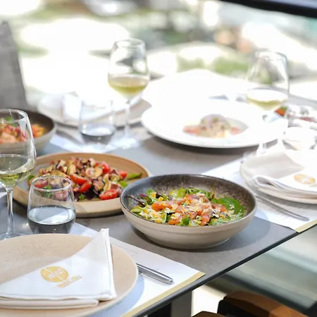 Select Hill Hotel Linze