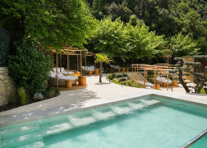 Select Hill Hotel 4*